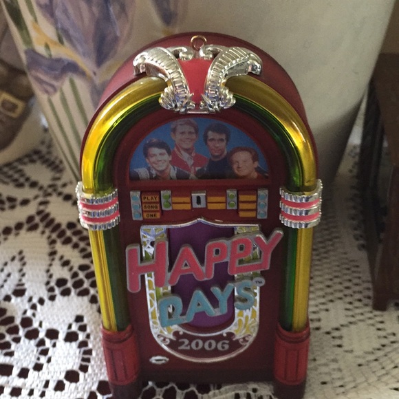 carlton Other - Happy Days Christmas ornament EUC never used🌷🌸🌸